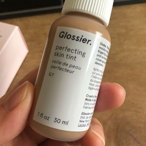 Glossier Perfecting skin tint